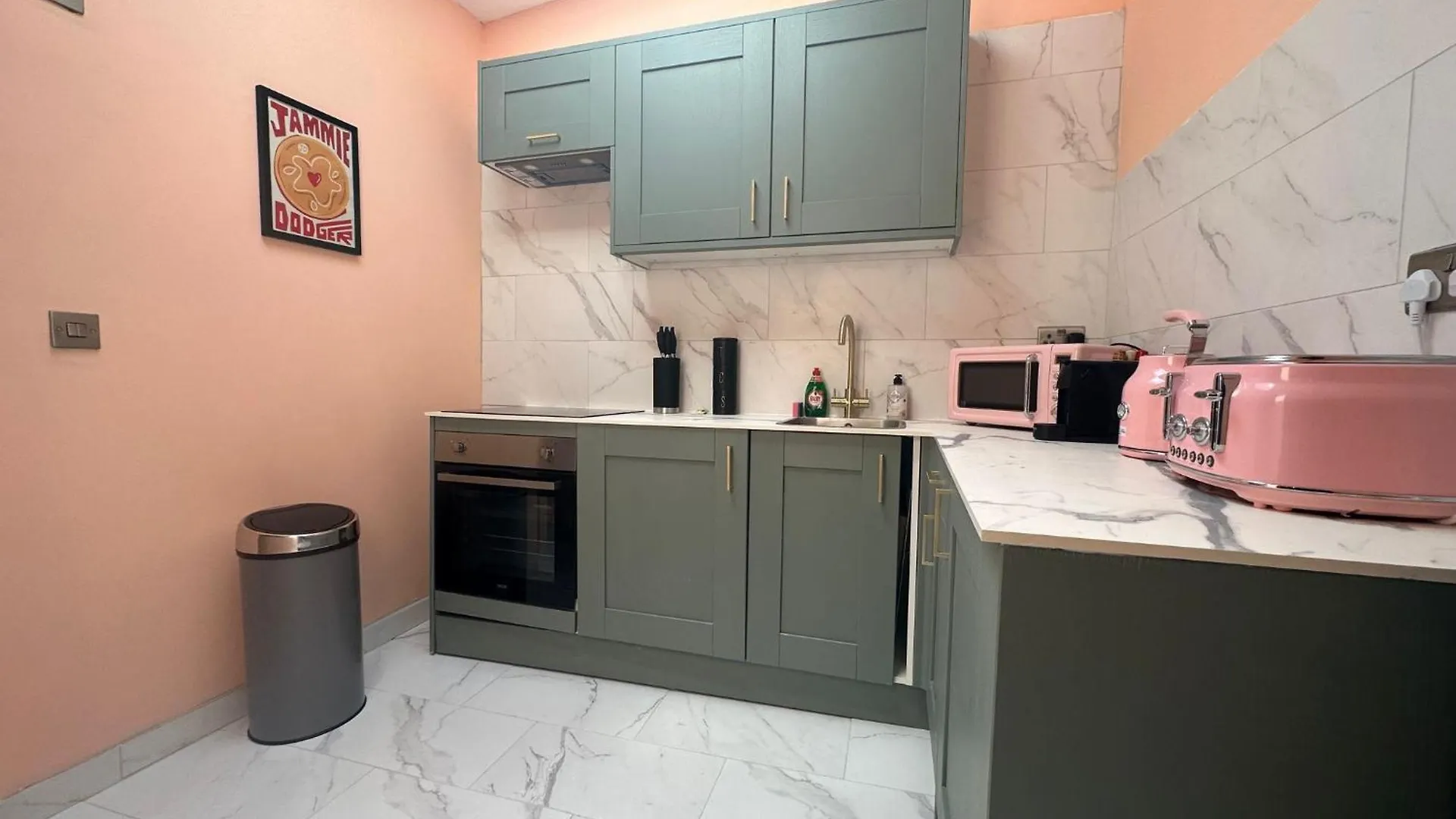 Funky 1 Bedroom Flat Next To Pavilion & Brighton Beach
