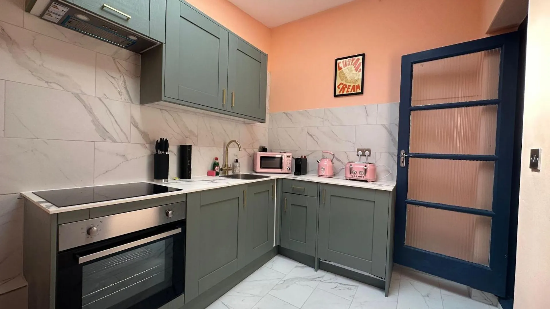 Funky 1 Bedroom Flat Next To Pavilion & Brighton Beach Apartment
